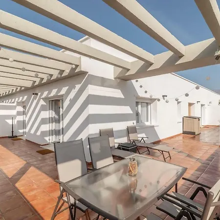 Recently Decorated 2bdr Penthouse In Фуэнхирола