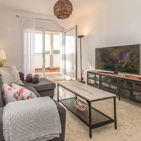 Recently Decorated 2bdr Penthouse In アパート