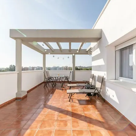 Recently Decorated 2bdr Penthouse In * フエンヒロラ