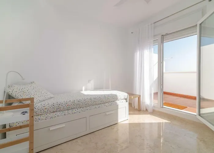 Recently Decorated 2bdr Penthouse In Appartamento