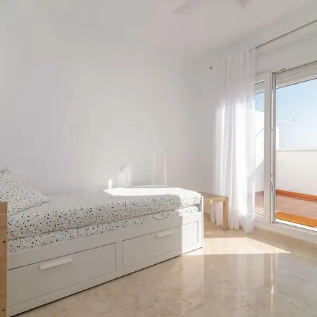 Recently Decorated 2bdr Penthouse In Appartamento