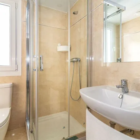 Recently Decorated 2bdr Penthouse In Appartamento